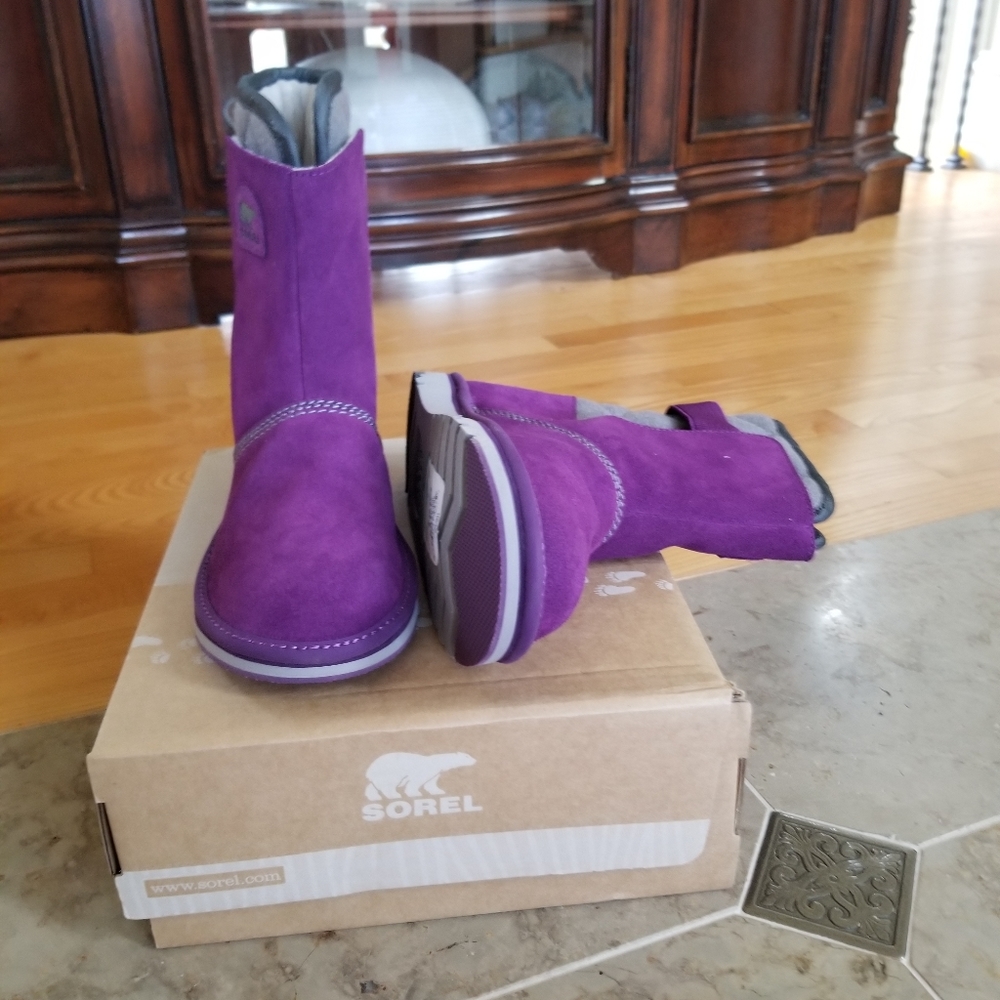 Boots - Picture 2 of 4
